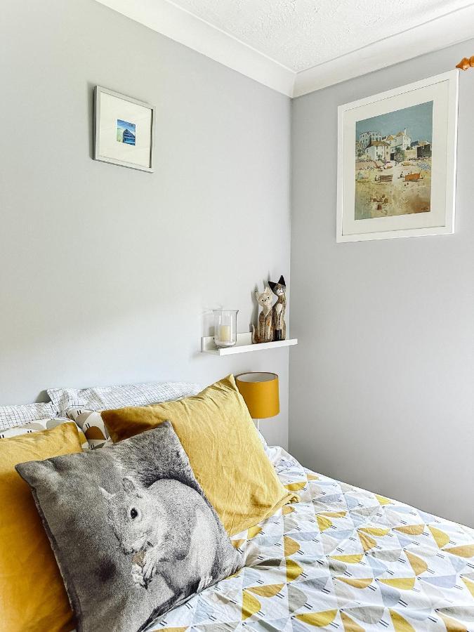 Beautiful Apartment In Guildford With Parking Send Eksteriør bilde