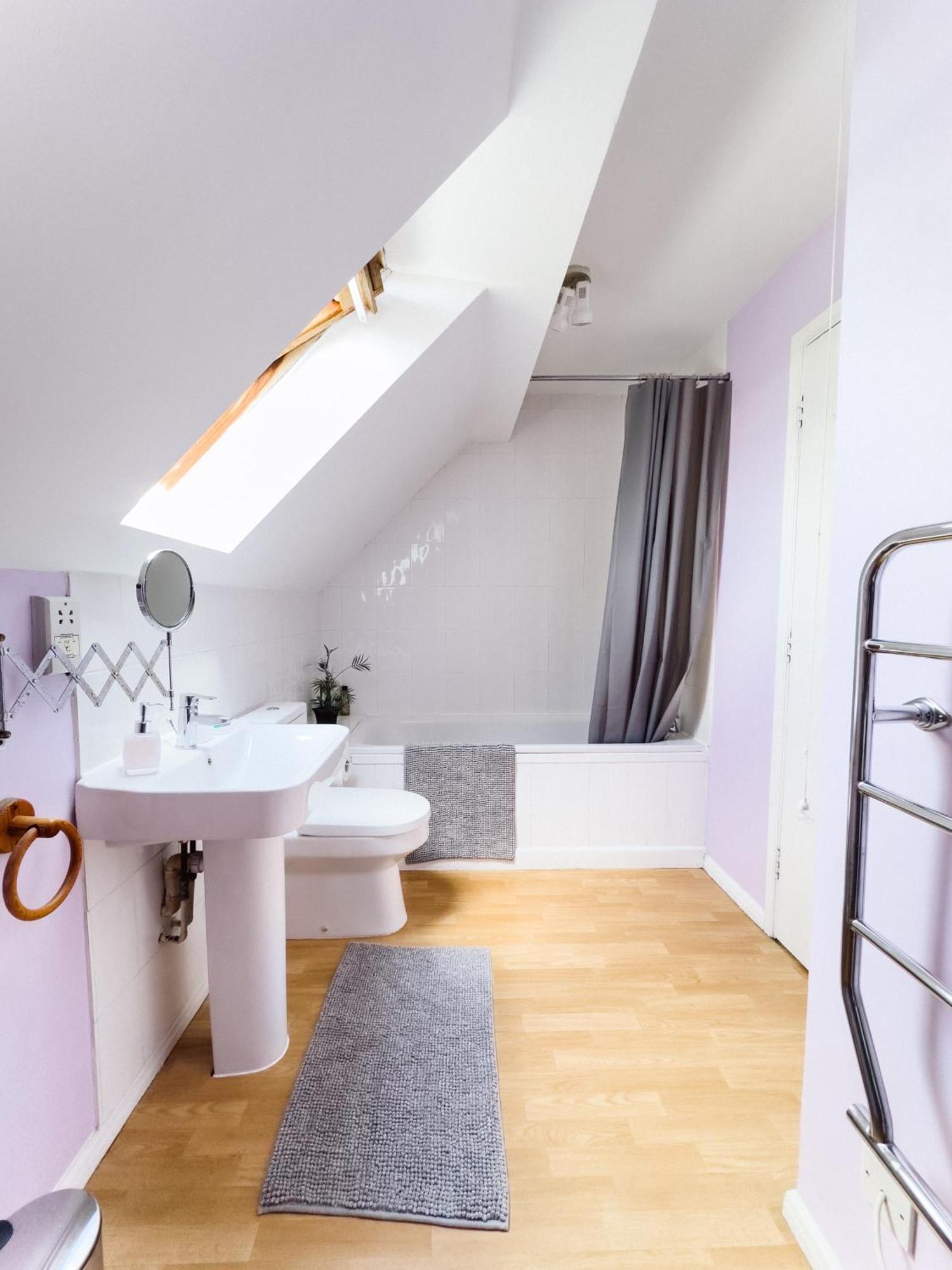 Beautiful Apartment In Guildford With Parking Send Eksteriør bilde