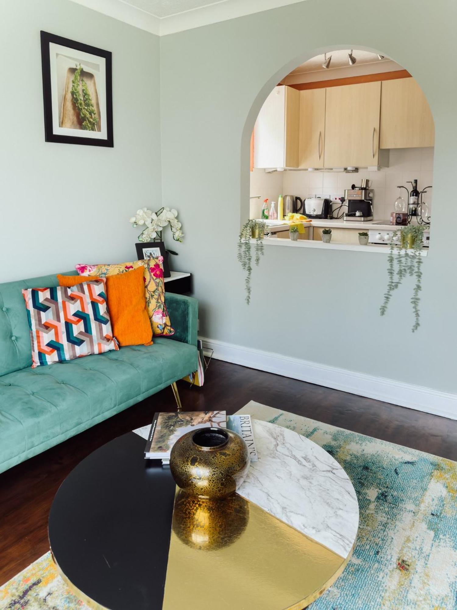 Beautiful Apartment In Guildford With Parking Send Eksteriør bilde
