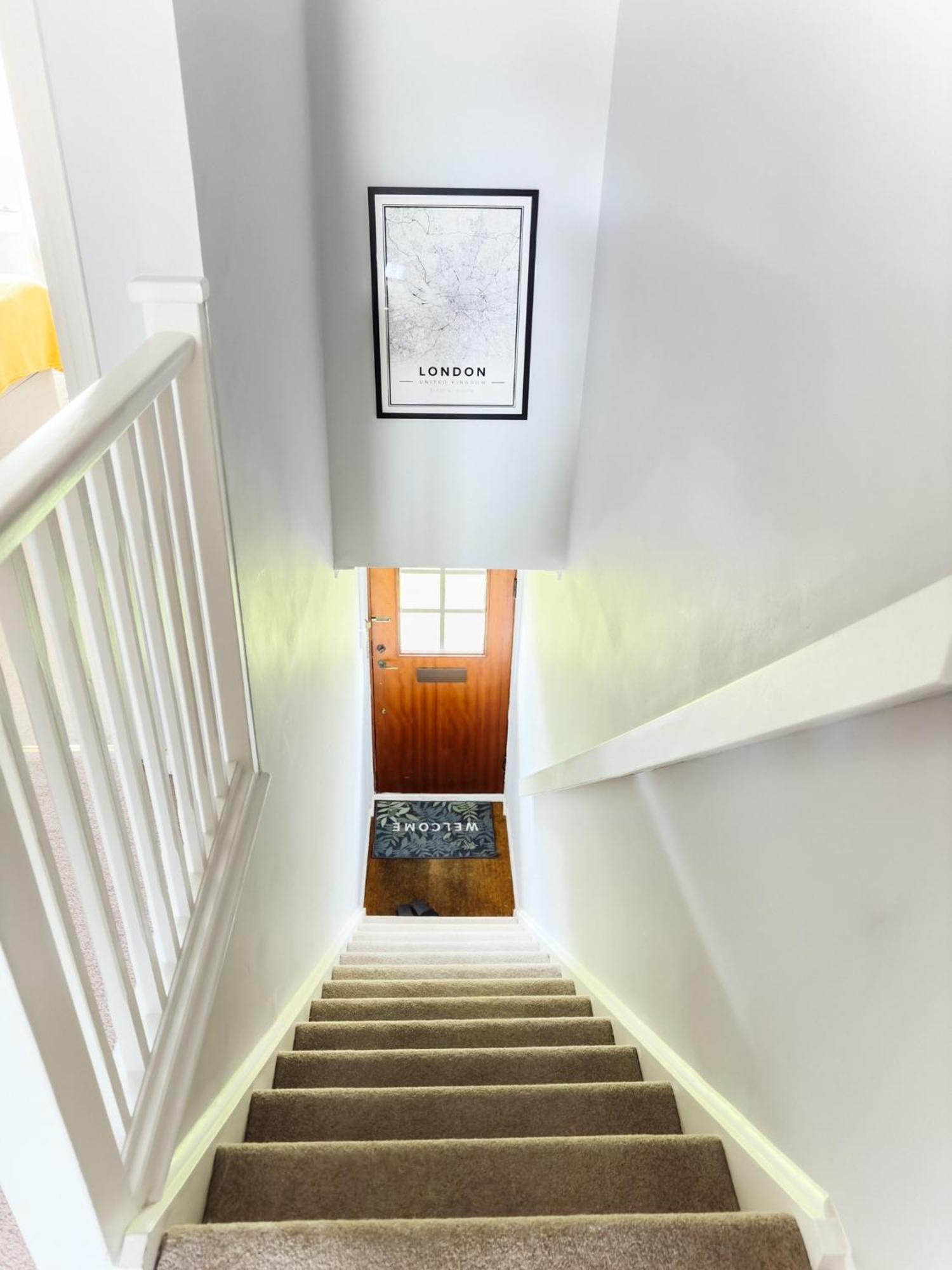 Beautiful Apartment In Guildford With Parking Send Eksteriør bilde