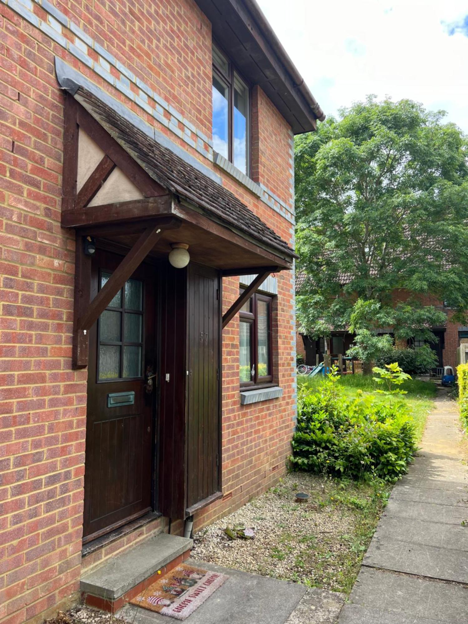 Beautiful Apartment In Guildford With Parking Send Eksteriør bilde